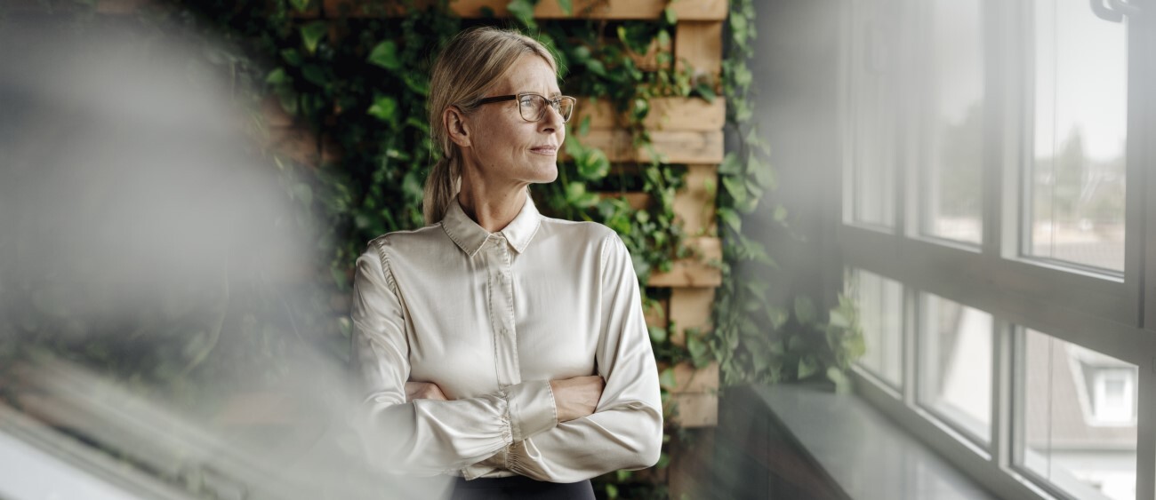 WomanLookingAtWindow-1