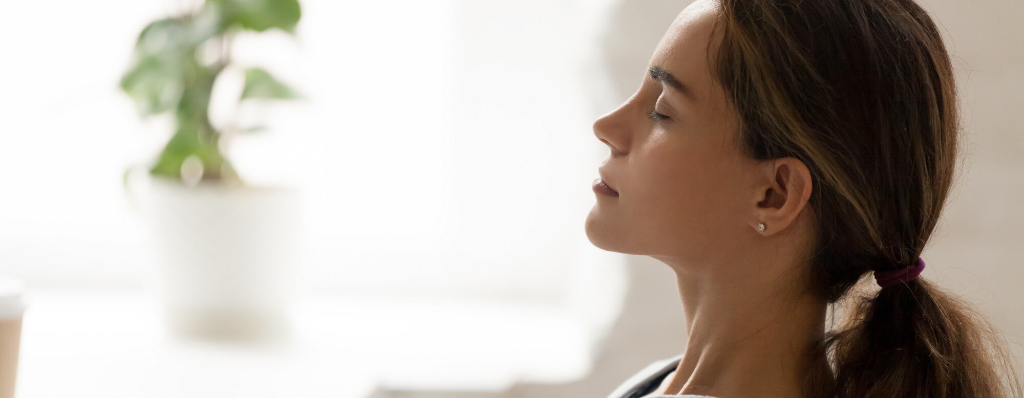 woman with eyes closed practicing mindfulness to keep her brain healthy in times of uncertainty.