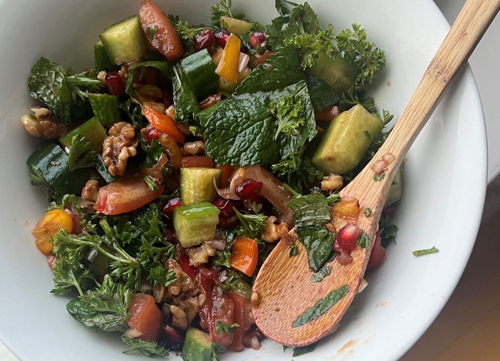 Turkish tomato pomegranate walnut salad